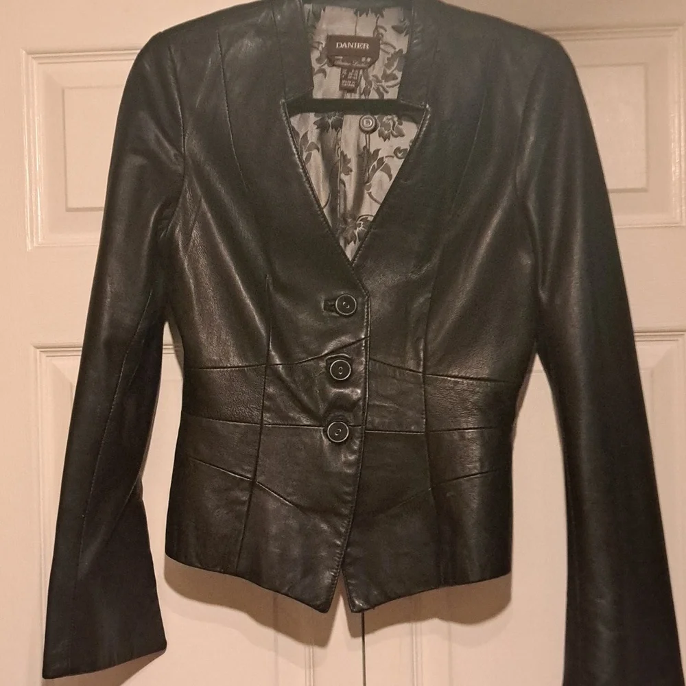 🇮🇹 Danier Italian leather Woman's tailored style black Pure leather. Size xs,s - Picture 5 of 9